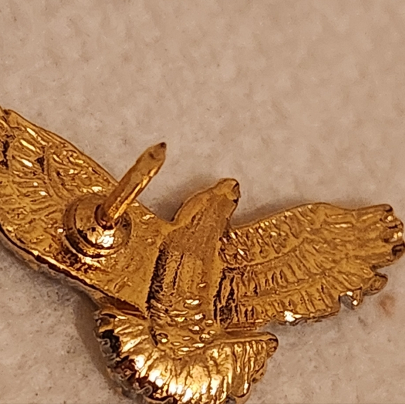 Lot of Small Brooches and Lapel Pins - Picture 16 of 16